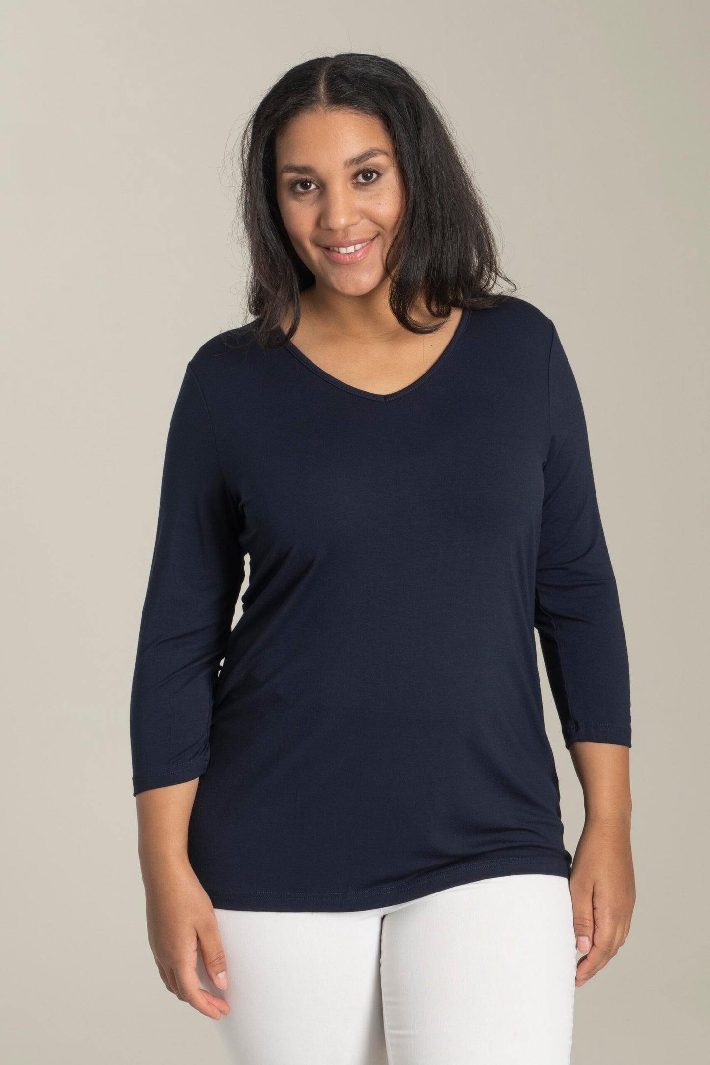 Sandgaard basis bluse, model Amsterdam