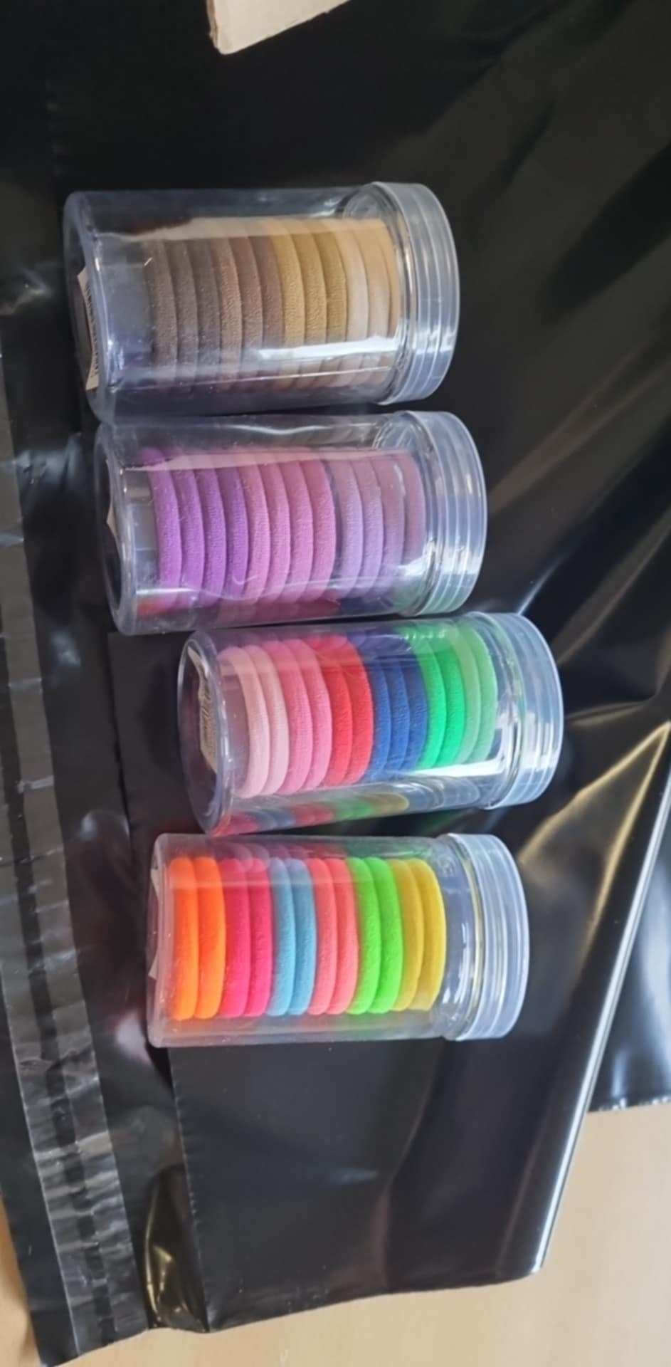 hårelastikker i æske ass farve