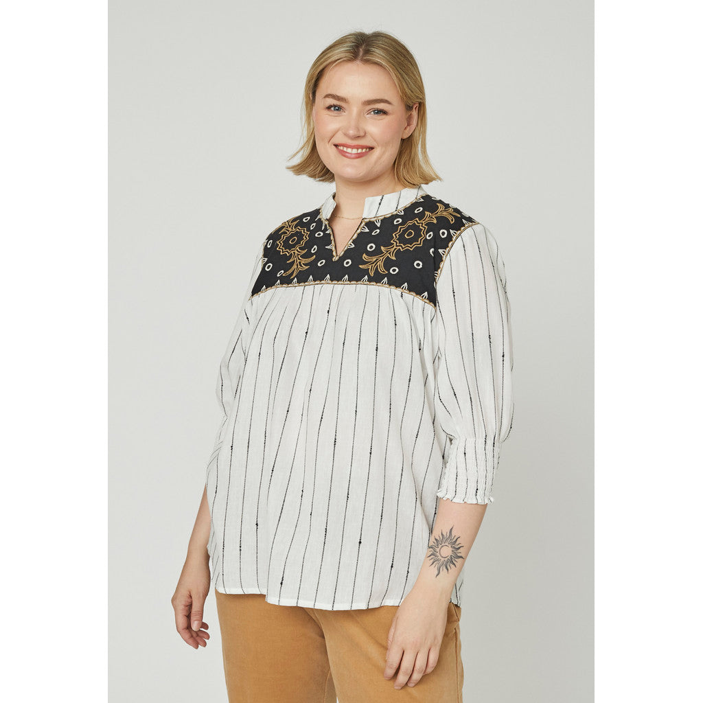 Adia bluse med print hvid ADgabbi
