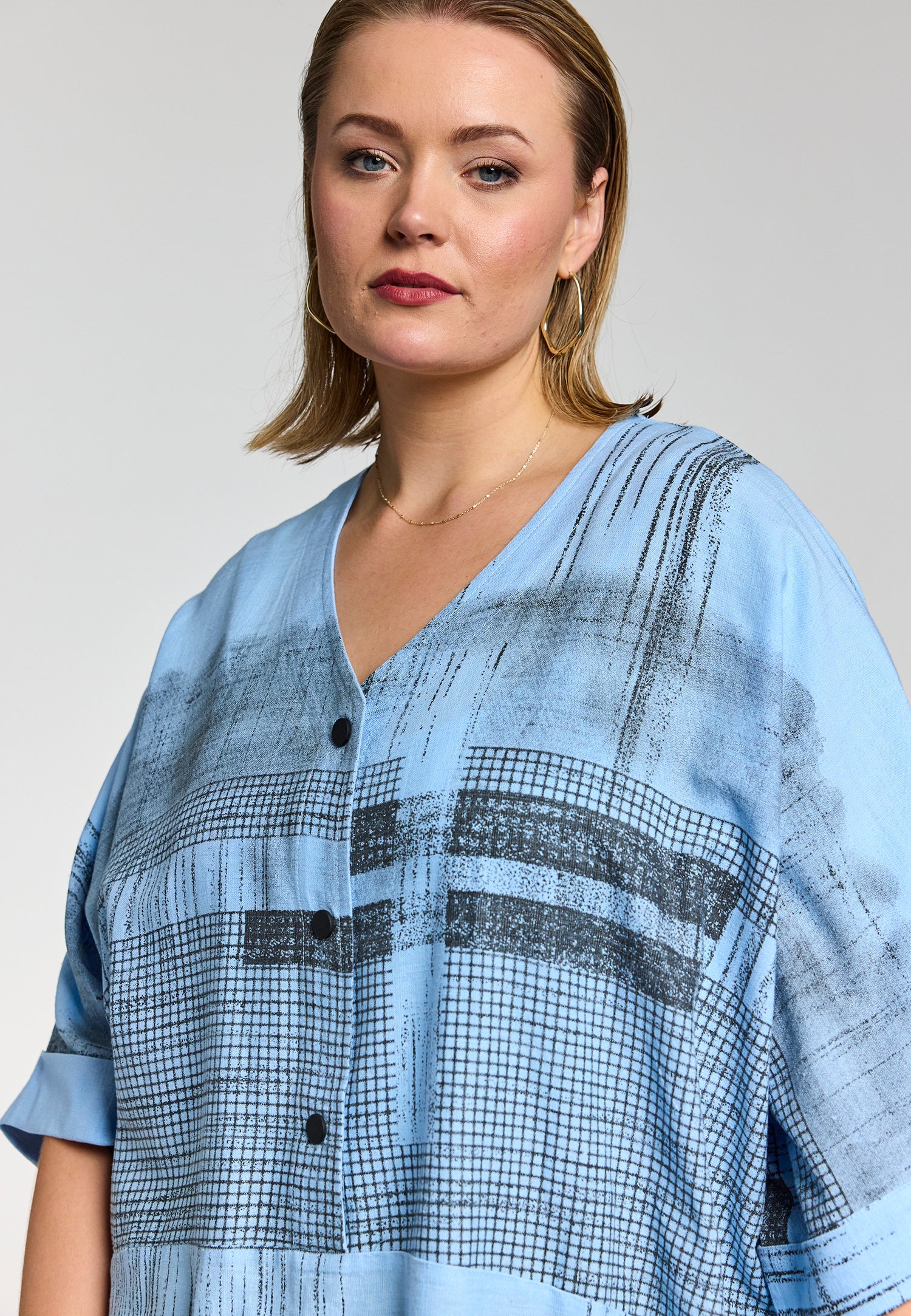 Gozzip Black oversize bluse Gelissa blå