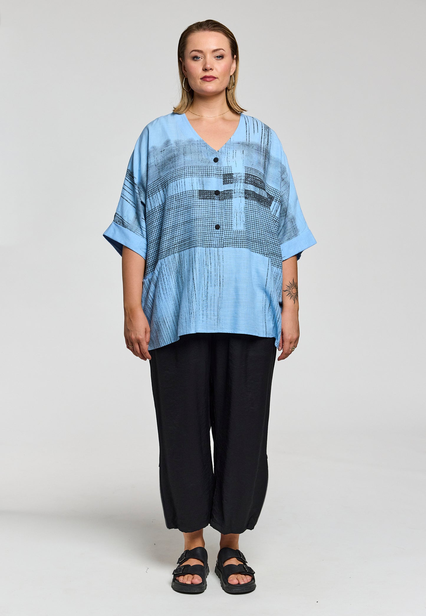 Gozzip Black oversize bluse Gelissa blå