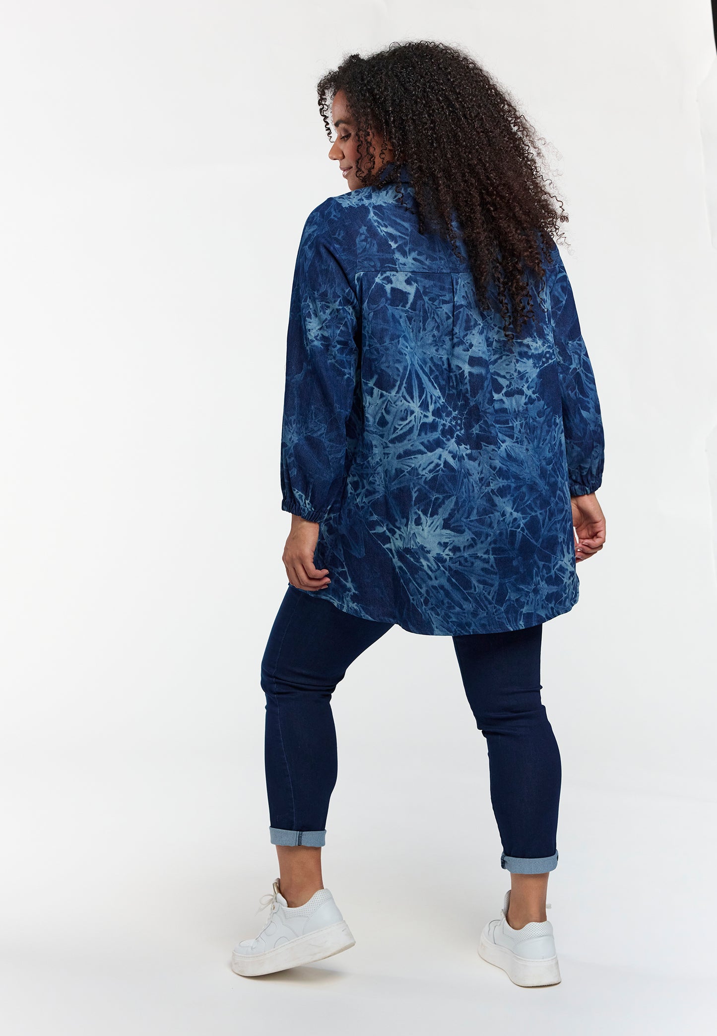 Studio skjorte SEllie mørkeblå batik denim