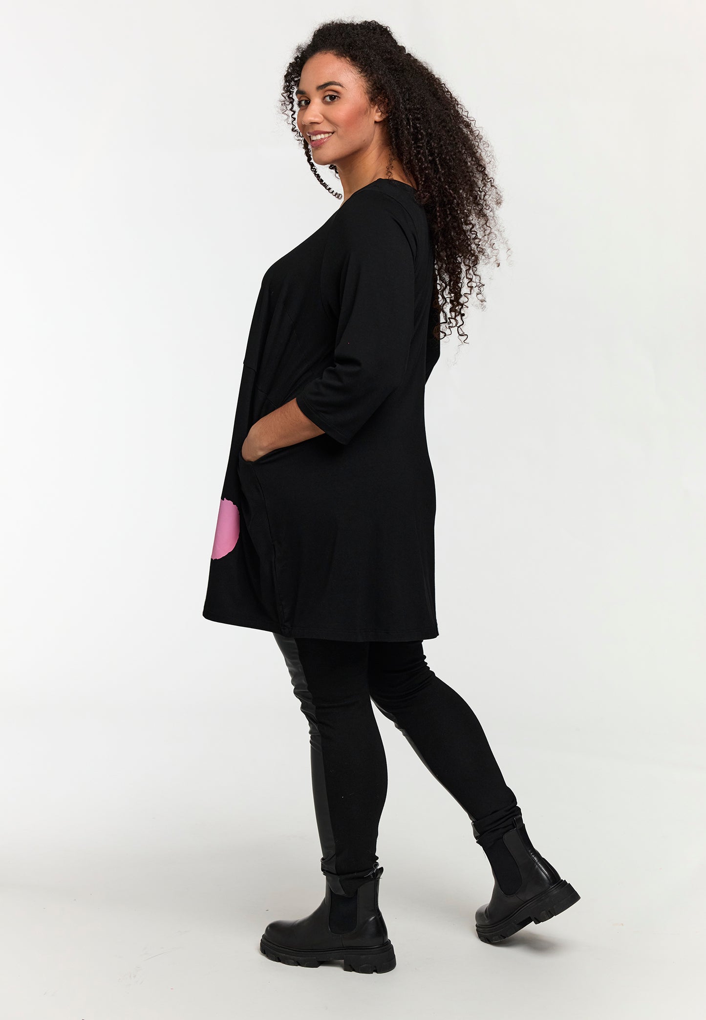 Studio tunika SRonja sort med pink print