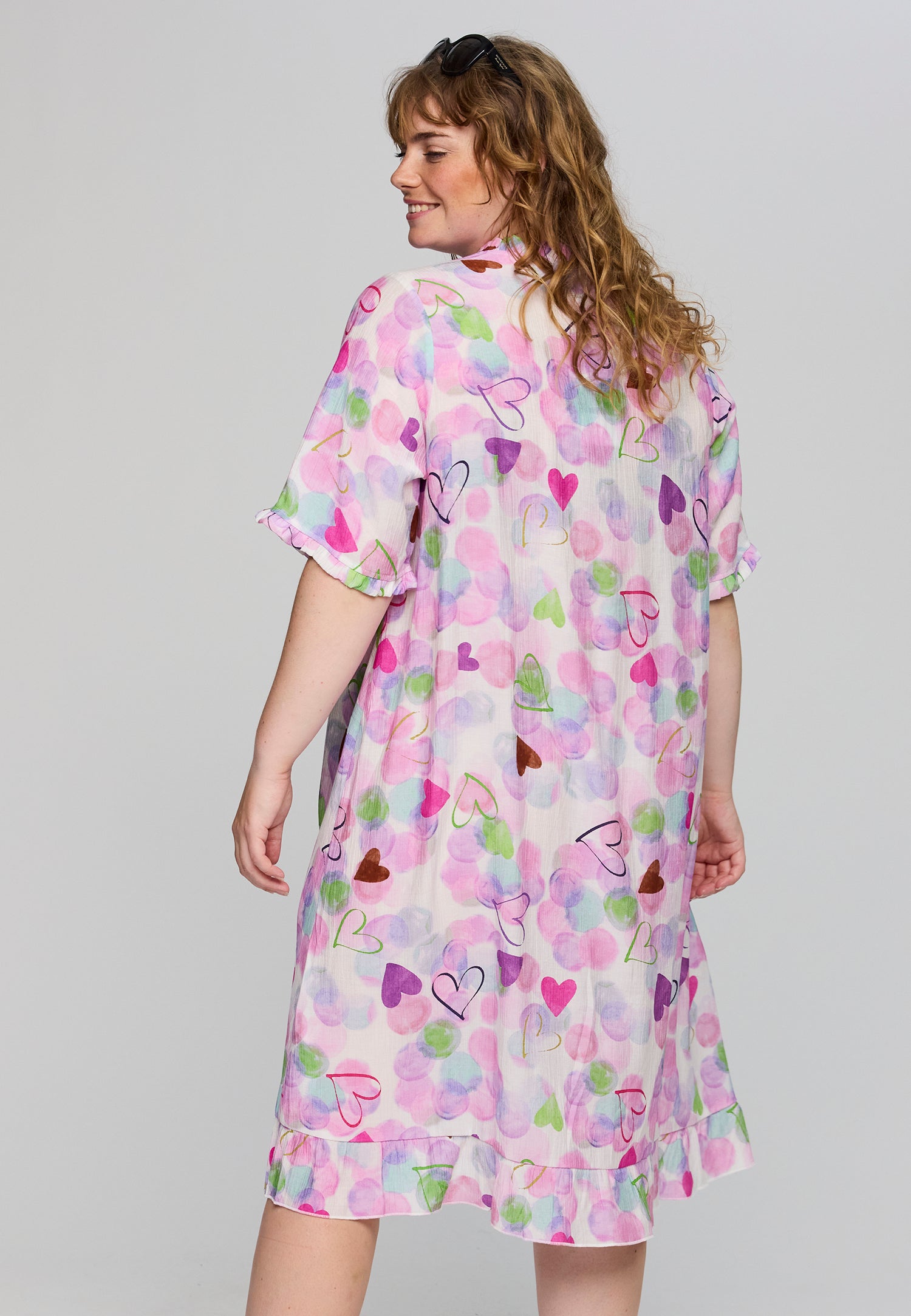 Studio kjole SSally hvid med pink/lilla print