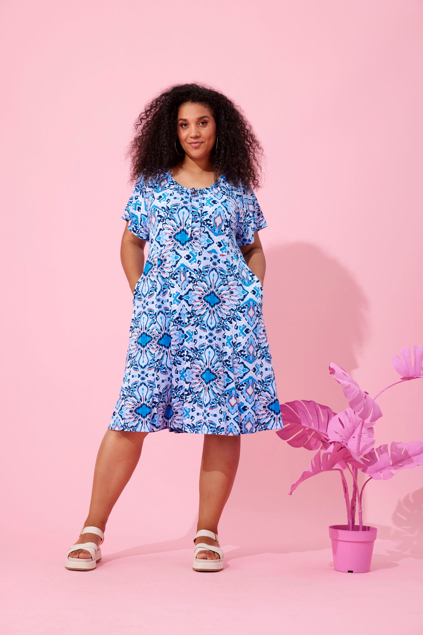 blå kjole plussize