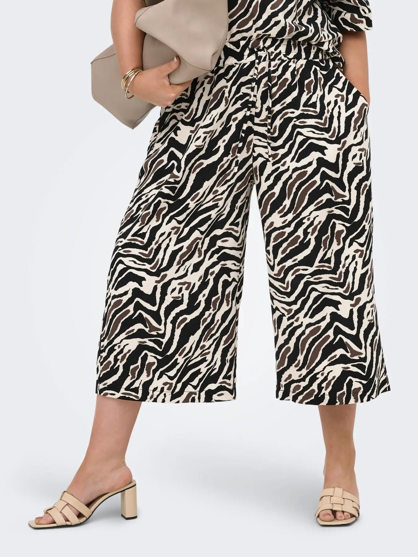only carmakoma bukser carelite culotte sort/brun